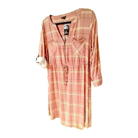 TORRID PLUS SIZE Rose Plaid  ZIP-Front Challis Shirt Dress. - Picture 5 of 16